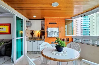 Apartamento com 3 quartos, 3 vagas e sacada com churrasqueira no centro.