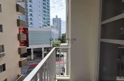 Apartamento a venda com 3 quartos reformado na av. brasil em balneário camboriu