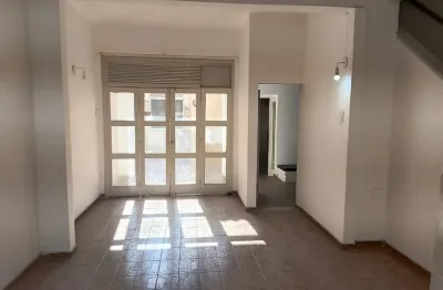 Casa de 02 andares, em ótima localização para alugar na rua rocha pita, cachambi, rio de janeiro