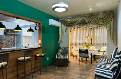 Apartamento mobiliado e decorado de frente para avenida na meia praia