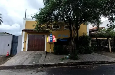 Casa térrea com 3 dormitórios sendo uma suíte c/ closet, 230m² - à venda, r$ 750.000,00 - jd. são luís, centro histórico - santana de parnaíba/sp