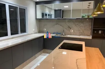 Casa sobrado para venda com 220 metros quadrados, 3 suítes!!