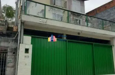 Linda casa com terreno nos fundos para construção de piscina ou edícula em cotia sp.
