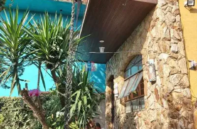 Casa a venda com amplo quintal arborizado, próximo ao centro de itapevi! aceita permuta!