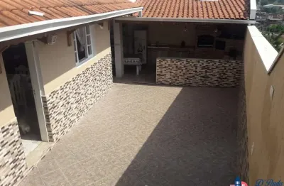 Excelente casa em jandira, são 3 dormitórios, sendo 01 suite, 03 banheiros.