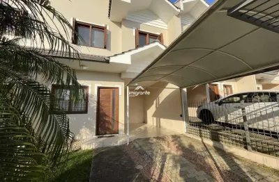 Sobrado espaçoso e elegante com 3 dormitórios e pátio, bairro arroio grande