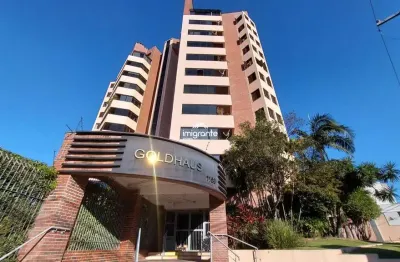 Uma raridade em apartamento, amplo, sofisticado e bem localizado