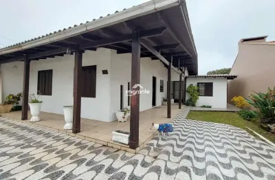 Casa plana no com ótima localização no bairro avenida