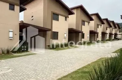 Casa com 2 suítes em condomínio fechado para locação - pq primavera