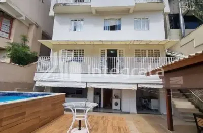 Vende-se casa de 4 dormitórios com piscina e área de churrasqueira no parque vivaldi leite ribeiro, poços de caldas/mg