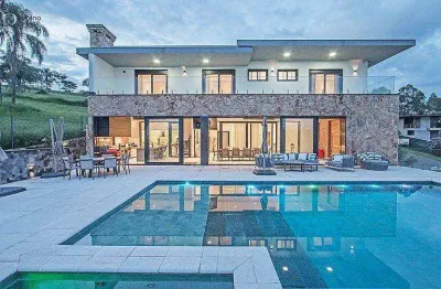 Casa de alto padrão mobiliada no condomínio fazenda dona carolina – itatiba/sp – 7 suítes, piscina aquecida e vista privilegiada