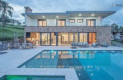 Casa de Alto Padrão Mobiliada no Condomínio Fazenda Dona Carolina – Itatiba/SP – 7 Suítes, Piscina Aquecida e Vista Privilegiada