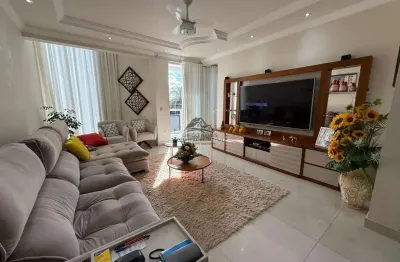 Linda casa à venda com 180m², 3 vagas e 3 quartos, espirito santo, betim