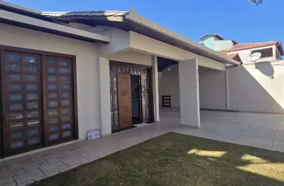 Excelente casa com 250m² área construída em lote 360 m², 3 quartos 4 vagas, espiríto santo, betim