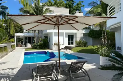 Casa com 386 metros², 4 quartos, piscina e churrasqueira em bertioga - sp