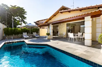 Casa com 312 metros², 3 quartos, piscina e churrasqueira em barequeçaba - são sebastião - sp