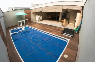 Casa com 340 metros², 3 quartos, piscina e churrasqueira em vilha velha - es