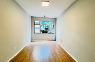 Apartamento reformado com 03 quartos a venda em icaraí, niterói/rj.