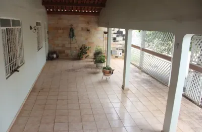 Casa com 03 quartos no parque das laranjeiras - goiânia, localizada na 1ª etapa