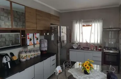 Casa de esquina em bairro muito tranquilo com área de lazer muito top para você receber seus amigos