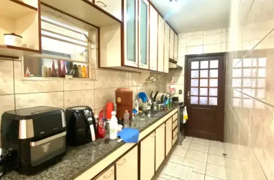 Vista verde com edicula reformada - 4 quartos com 2 vagas de garagem