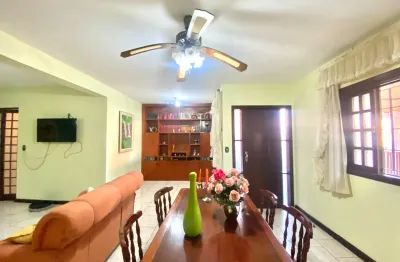 Vista verde com edicula reformada - 4 quartos com 2 vagas de garagem