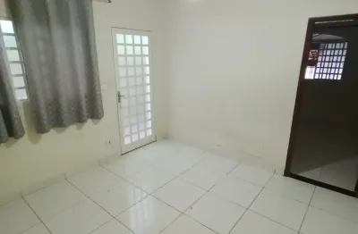 Casa para locação no vista verde – ótima localização e espaço extra no fundo