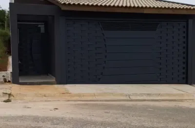 Excelente casa à venda em bragança paulista , em um bairro que com conta com pista de caminhada.