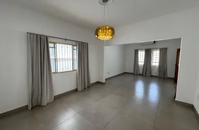 Espaçosa casa com 5 dormitórios para alugar em limeira - r$ 5.000,00/mês, bairro vila claudia