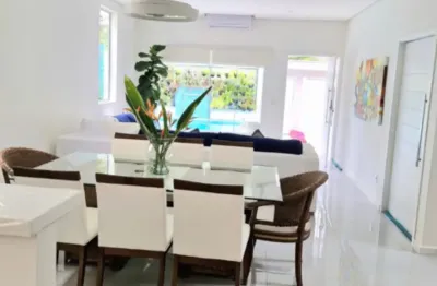 Casa 3 suítes bairro nobre com piscina em paraty a 4 min do centro