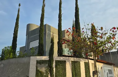 Casa de bairro com 4 dormitórios sendo 1 suíte, sala ampla, cozinha planejada!