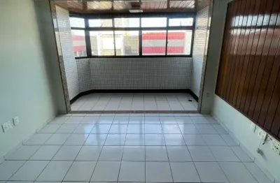 Apartamento com 03 quartos localizado à 300m da praia do bessa