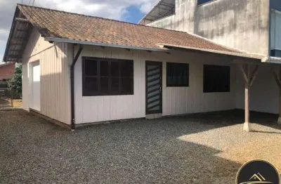 Casa com 2 quartos para alugar na Vila Nova, Joinville  por R$ 2.200