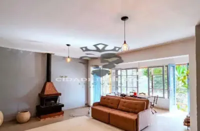 Oportunidade só r$ 700.000,00 vendo linda casa em araras petrópolis casa com 3 quartos jardim amplo