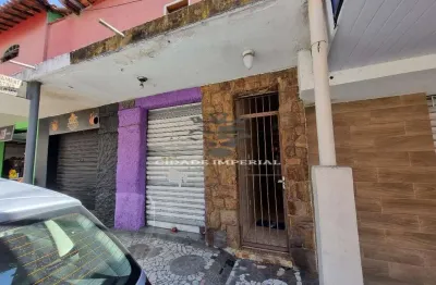 Alugo loja no cascatinha pra vàrios tipos de comercios com banheiro e cozinha r$ 1.200,00 + txs