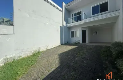 Casa com 3 quartos para alugar na Rua Professora Avelina Lamin, 61, Jardim Sofia, Joinville