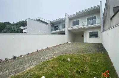 Casa com 3 quartos para alugar na Rua Professora Avelina Lamin, 65, Jardim Sofia, Joinville