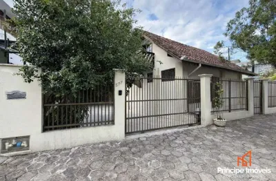 Casa com 3 quartos à venda na Rua Castro Alves, 577, Saguaçu, Joinville