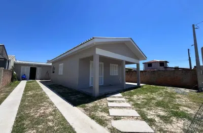 Casa toda reformada, praticamente nova, em ótima localização em MARILUZ.