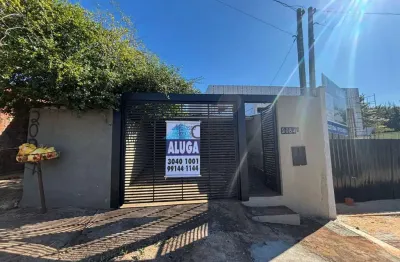 Casa com 2 quartos para alugar na avenida joaquim duarte moleirinho, 2084a, jardim cidade monções, maringá, 70 m2 por r$ 1.300