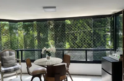 Lindo apartamento, excelente localização, 2 suítes e 2 por andar.