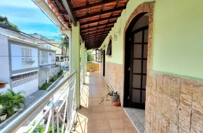 Casa triplex em vila fechada/ freguesia com 4 quartos, 382m²