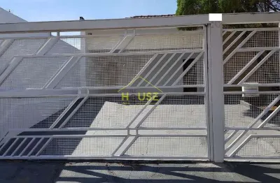 Casa grande com 3 quartos dois banheiros, sendo 1 suíte, quintal amplo para locação no bairro vila