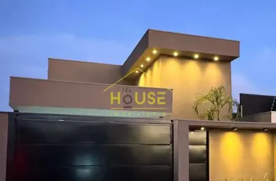 Casa moderna à venda no setsul 2 – sala de dois ambientes, cozinha planejada e cristaleira em led