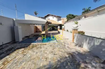 Sobrado à venda, arquitetura charmosa e uma distribuição inteligente de ambientes que proporcionam