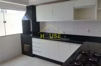 Apartamento à disponível para locação com dois dormitórios sendo uma suite, cozinha rica em armário