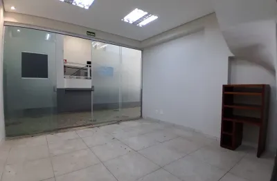 Loja comercial imperdível na floresta - ponto estratégico para seu negócio!