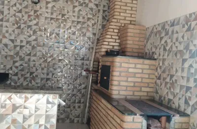 Linda casa, ampla e confortável, localizada em um bairro tranquilo, perfeita para você e sua família.