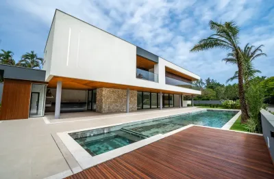 Espetacular mansão 5 suítes com muito luxo e requinte no coração da barra da tijuca vizinho  a village mall direto com o proprietário.