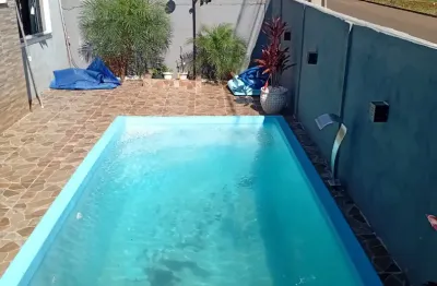 Linda casa localizada no difiori com piscina e garagem com espaço para festa.